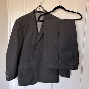 Wilke Rodriguez charcoal gray men’s suit